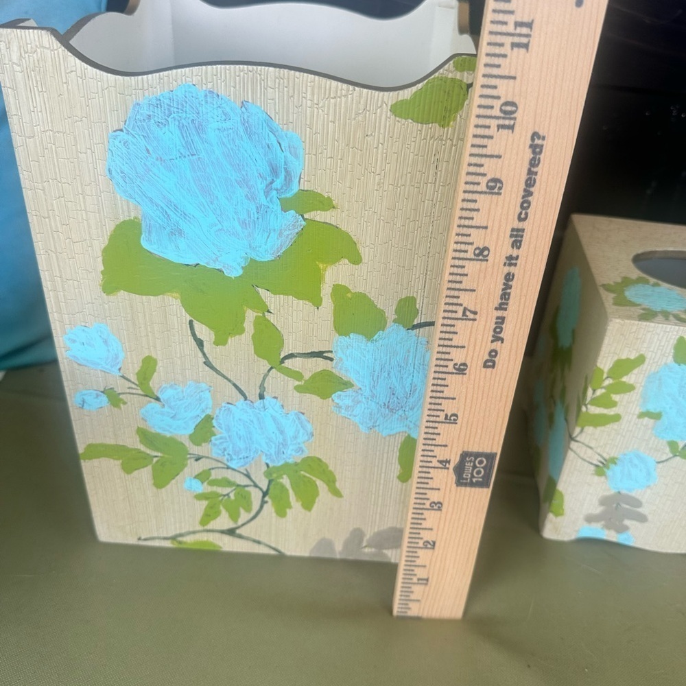 Croscill Home waste basket & tissue holder - Picture 5 of 9